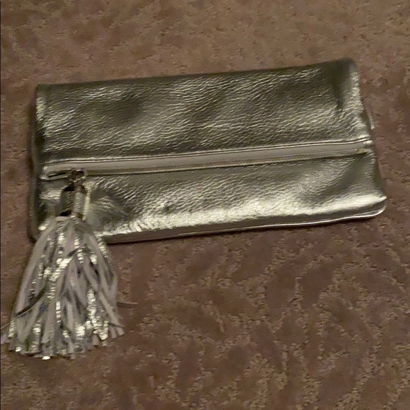 Michhael Kors fold over metallic clutch - Picture 2 of 5